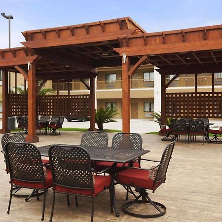 Days Inn & Suites By Wyndham Houston North-Spring Westfield Bagian luar foto