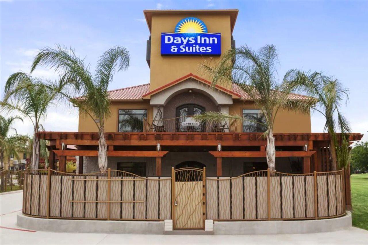 Days Inn & Suites By Wyndham Houston North-Spring Westfield Bagian luar foto