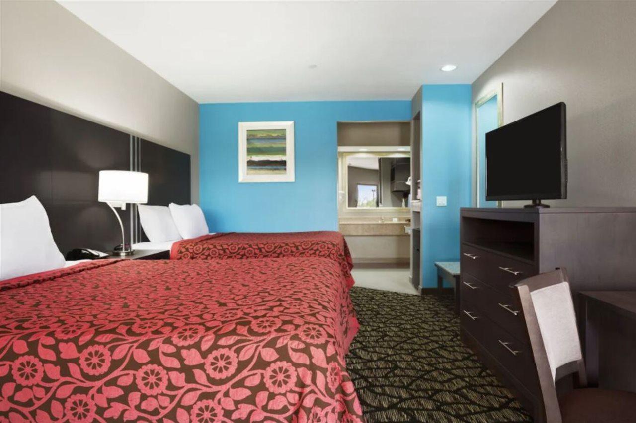 Days Inn & Suites By Wyndham Houston North-Spring Westfield Bagian luar foto