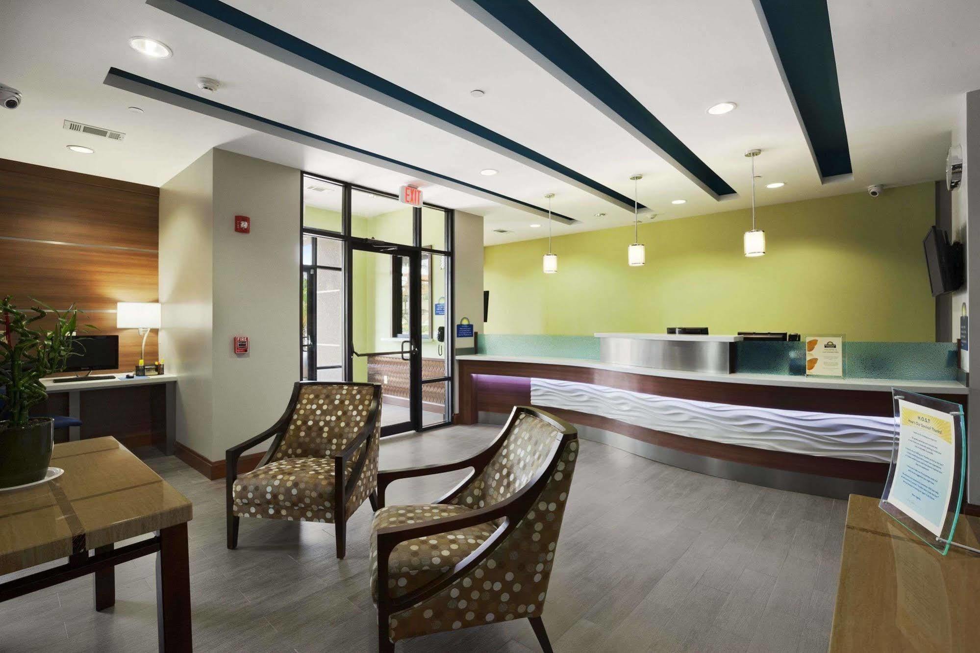 Days Inn & Suites By Wyndham Houston North-Spring Westfield Bagian luar foto