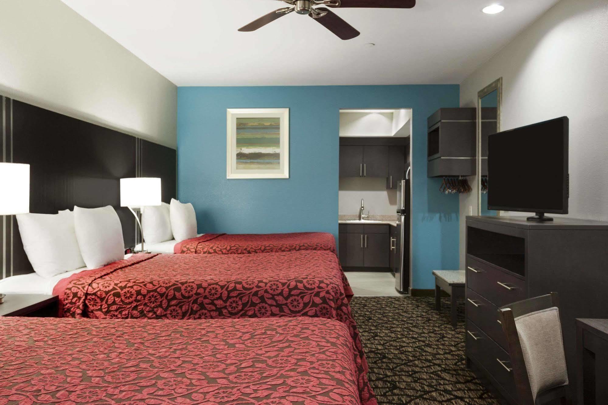 Days Inn & Suites By Wyndham Houston North-Spring Westfield Bagian luar foto