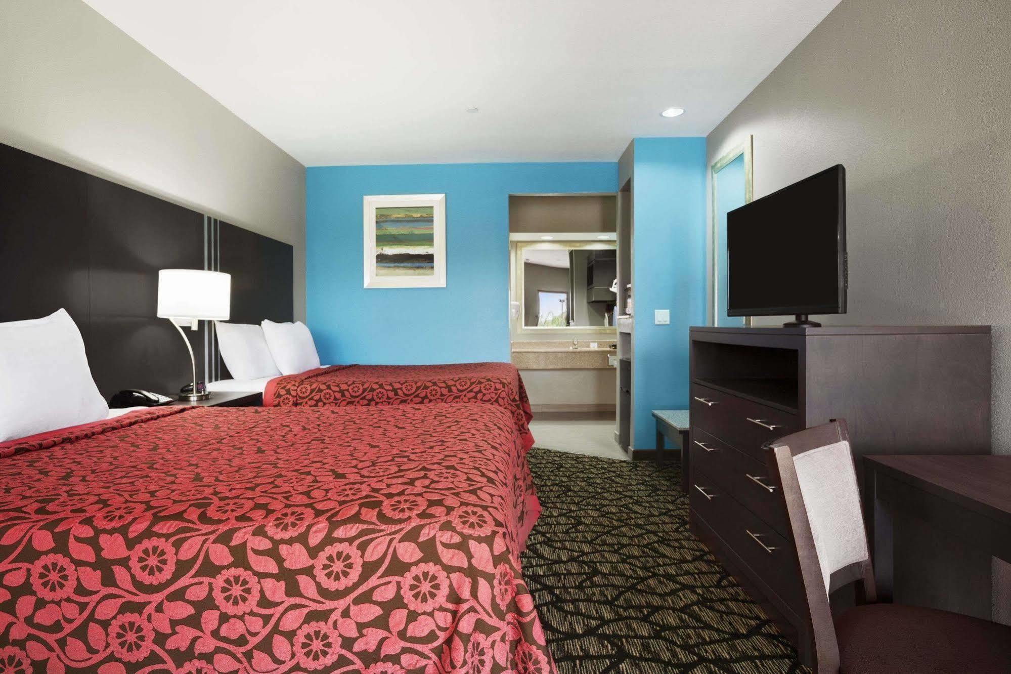 Days Inn & Suites By Wyndham Houston North-Spring Westfield Bagian luar foto