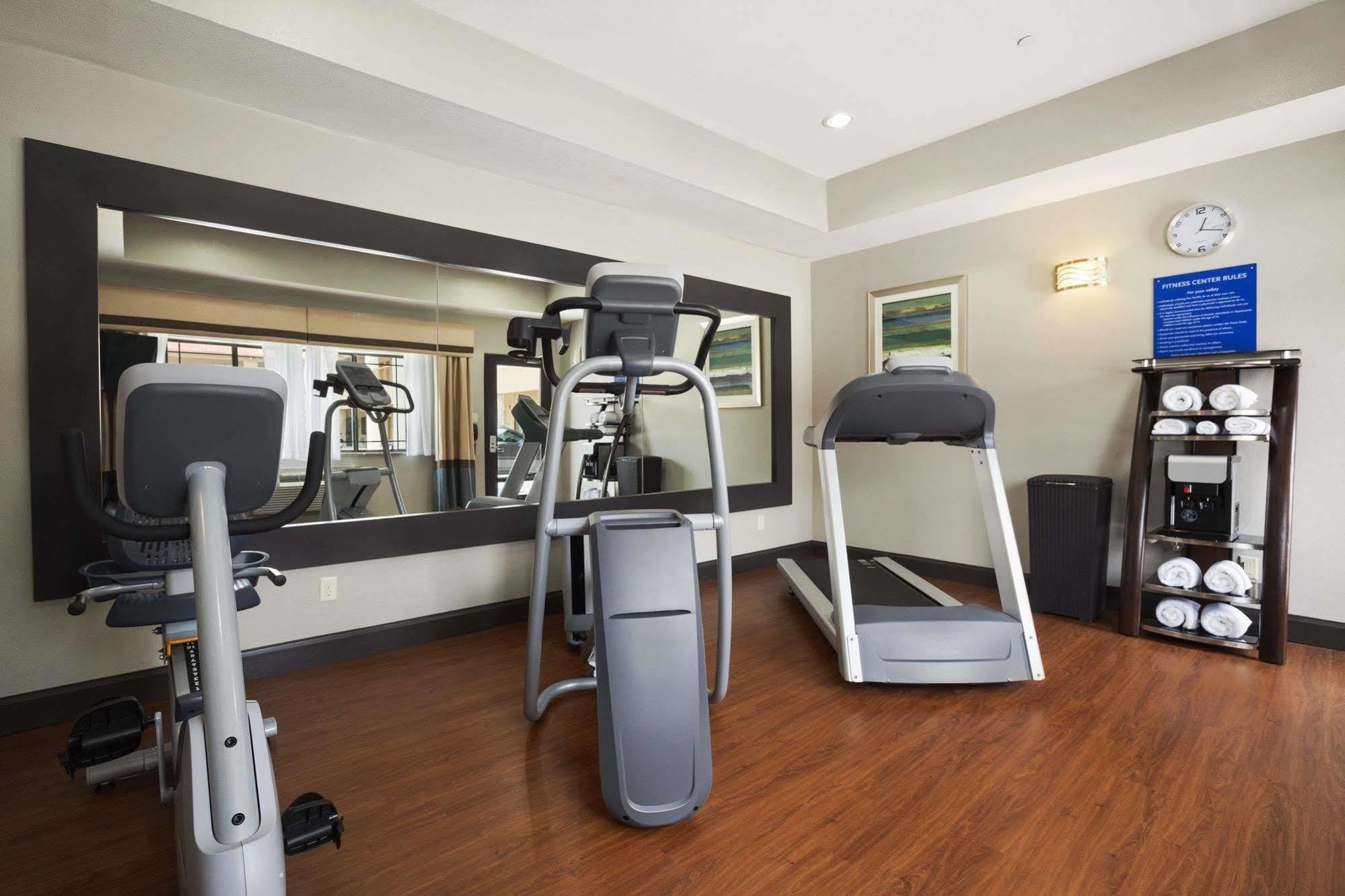 Days Inn & Suites By Wyndham Houston North-Spring Westfield Bagian luar foto