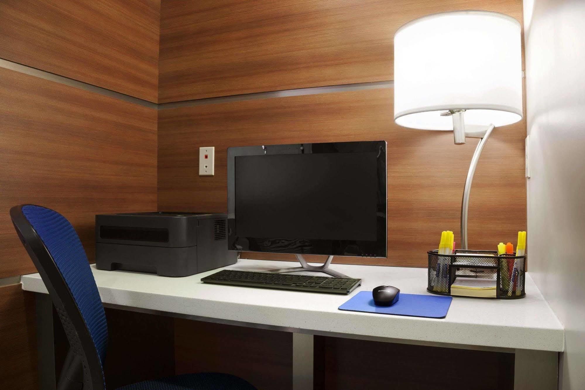 Days Inn & Suites By Wyndham Houston North-Spring Westfield Bagian luar foto
