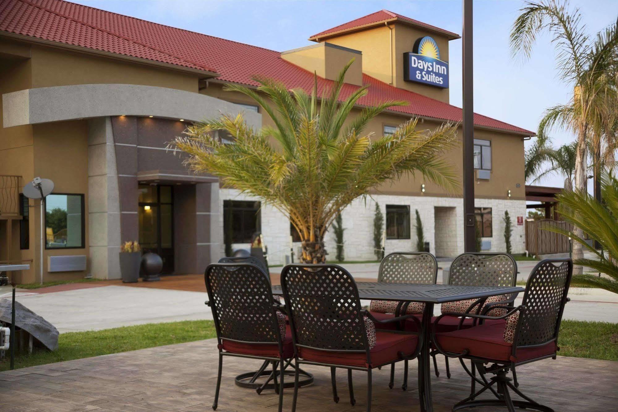 Days Inn & Suites By Wyndham Houston North-Spring Westfield Bagian luar foto