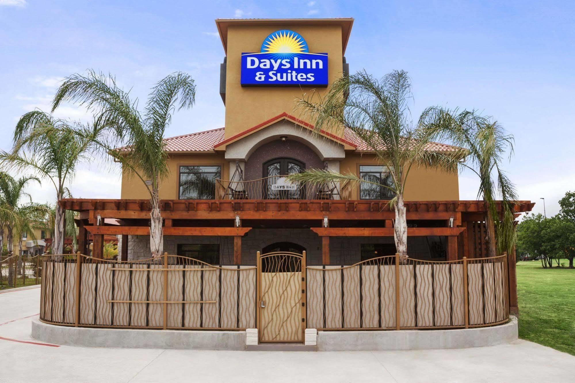 Days Inn & Suites By Wyndham Houston North-Spring Westfield Bagian luar foto